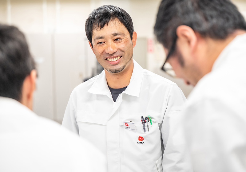 仕事風景 制御盤設計や制御プログラムの作成