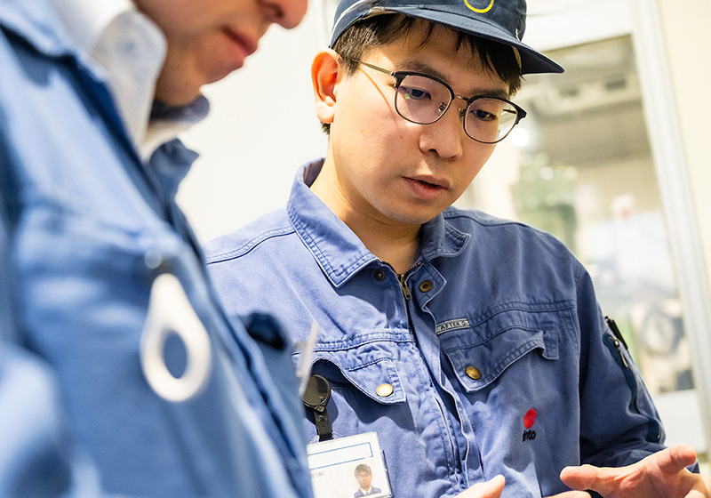 レーザープロセスエンジニアの仕事風景