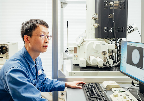 仕事風景 材料開発の様子