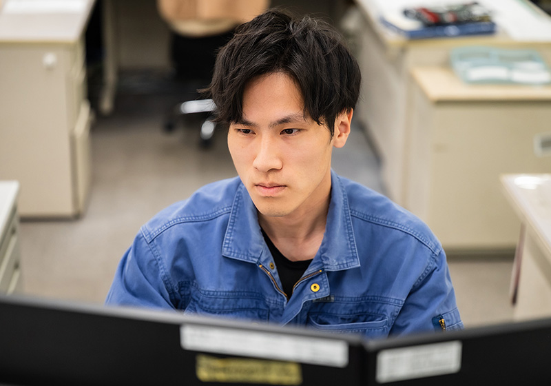 機械設計の仕事風景